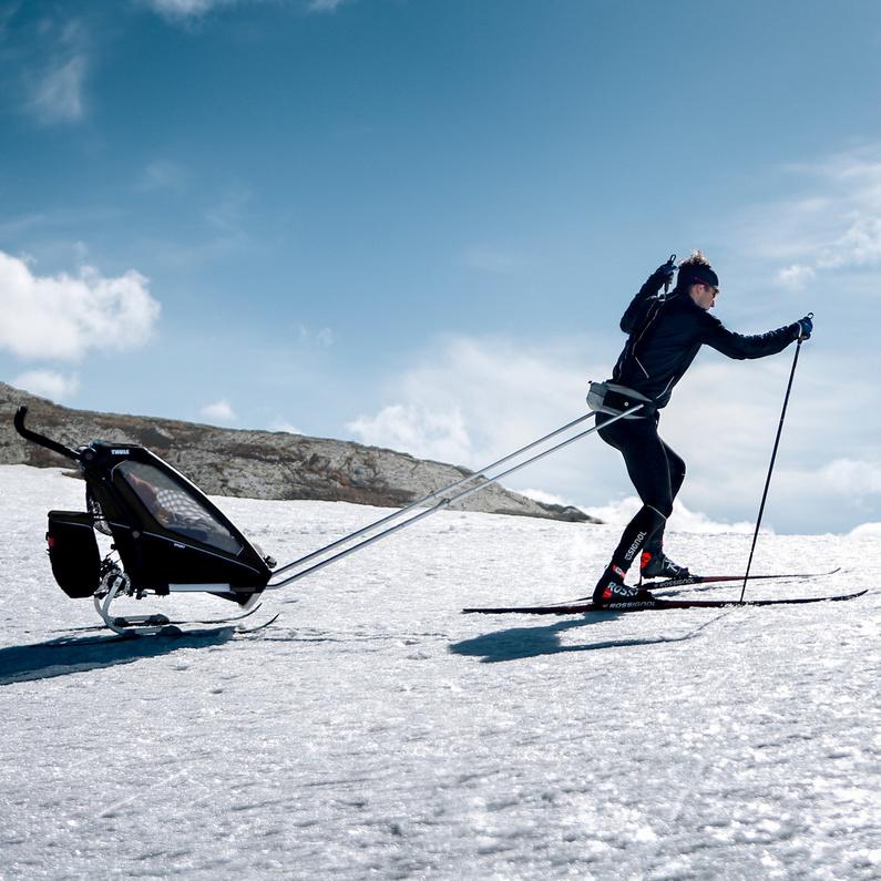 Thule Chariot Sport 1 beim Skilanglauf